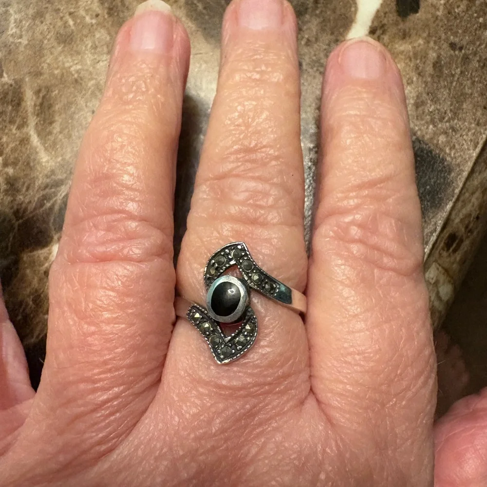 GUC stamped .925 marcasite ring size 8.5